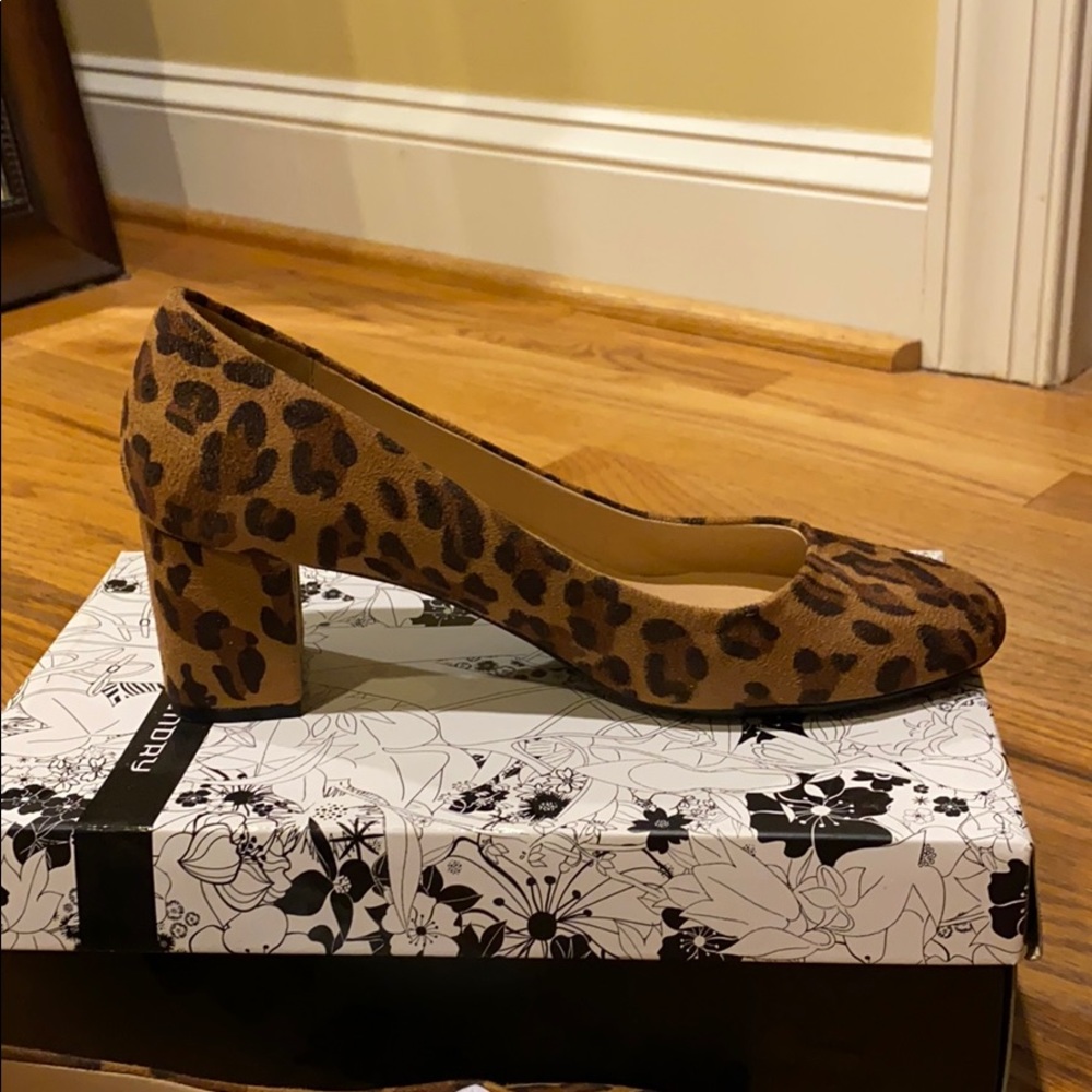 Leopard Print Pumps - Picture 6 of 6